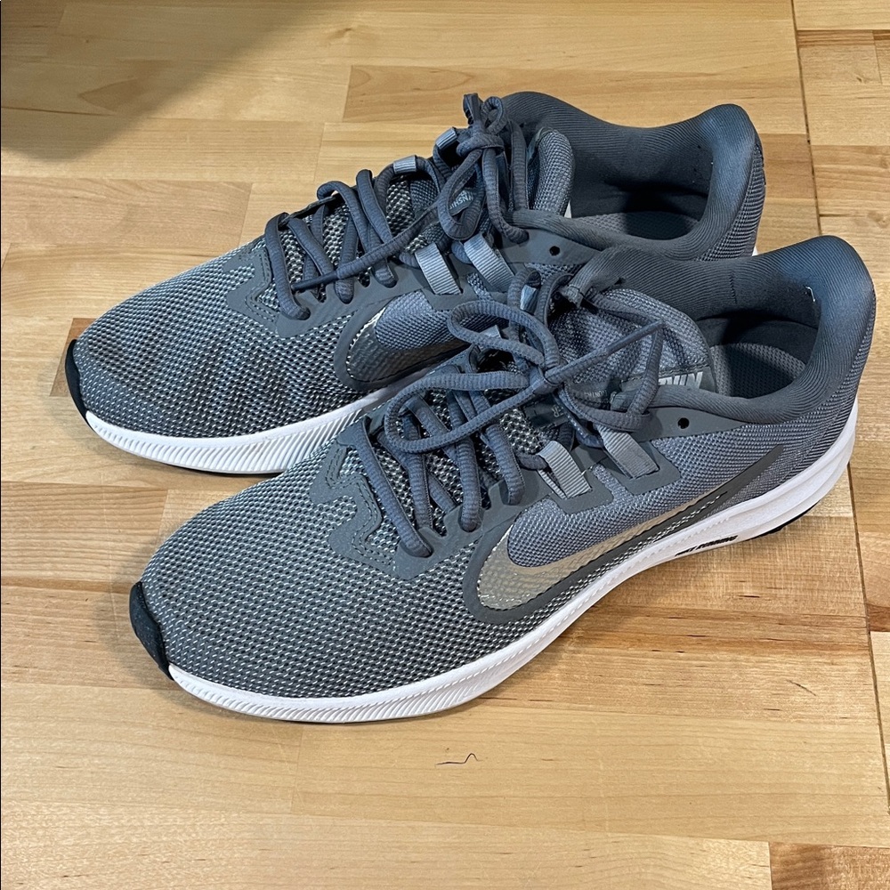 Nike women’s Dark Gray Sneakers
